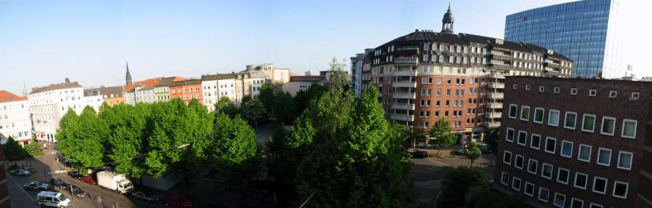 Panorama vom Wohnzimmerfenster ... dem linken Fenster, genau nach Sden zum Groneumarkt