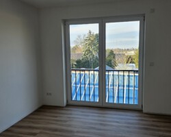 Zimmer 2 (neben dem Wohnzimmer) von der Zimmertür gesehen Zimmer 2 (neben dem Wohnzimmer) von der Zimmertür gesehen